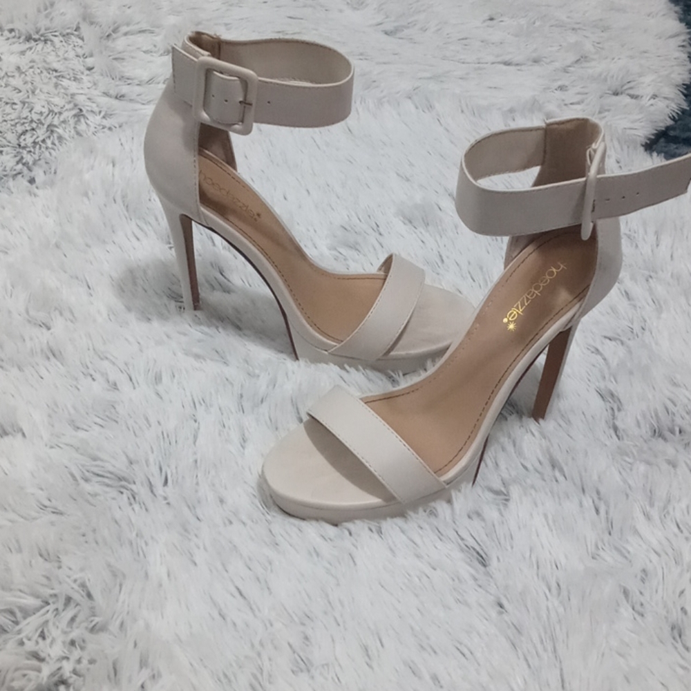 Off white heels - Picture 2 of 4